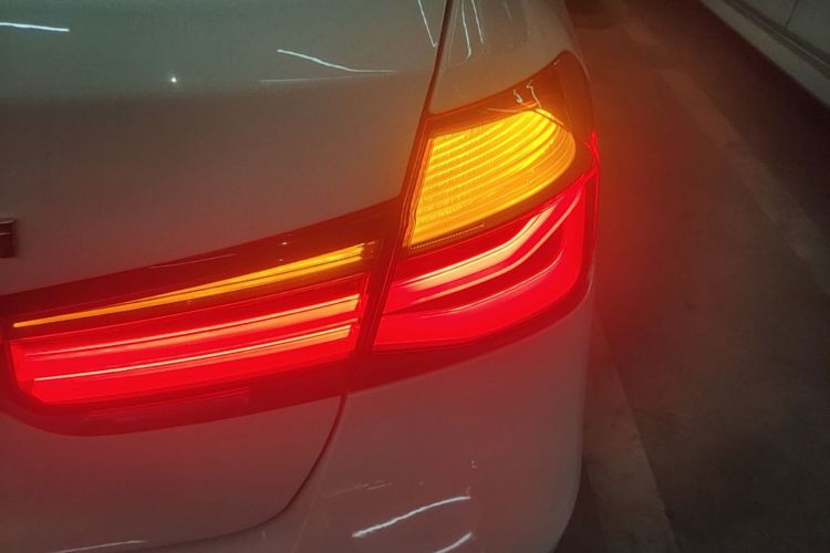 BMW 3 Series 2019 image de voiture #8