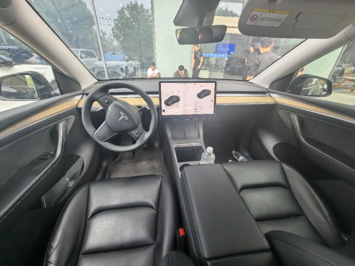 Tesla Model Y 2023 #3 Tesla Model Y 2023 car image #3