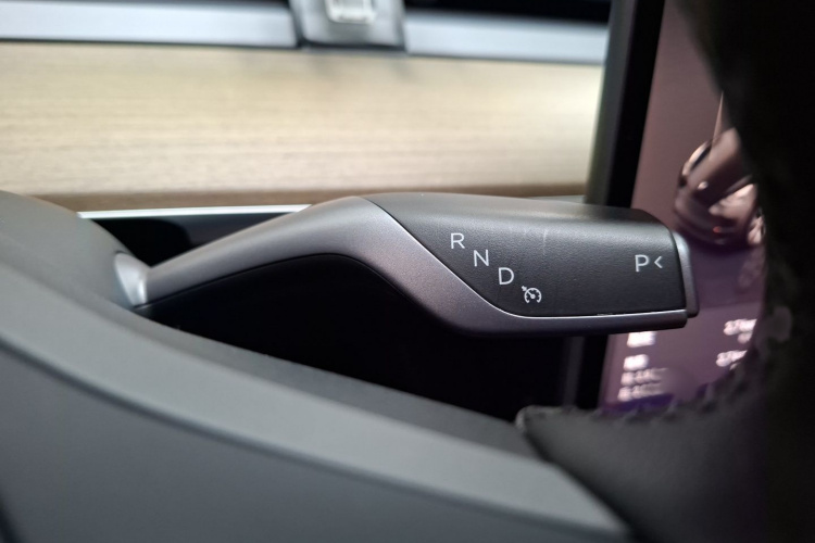 Tesla Model Y 2023 car image #18