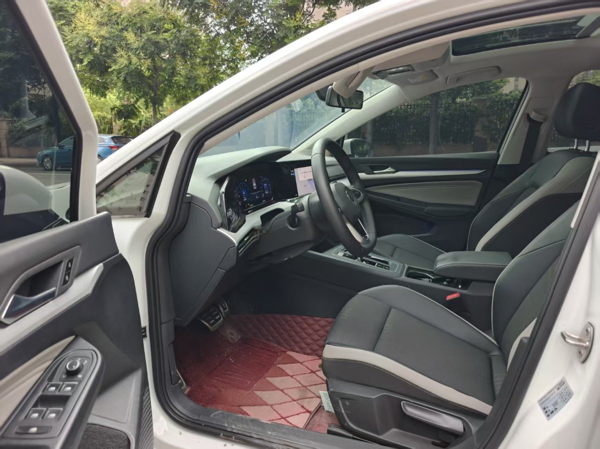 Volkswagen Golf 2022 car image #4
