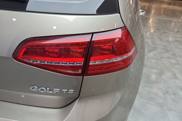 Volkswagen Golf 2015 car image #8