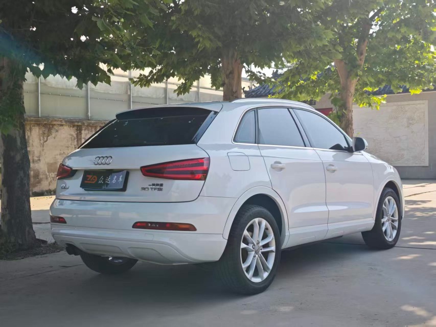 Audi Q3 2016 car image #8