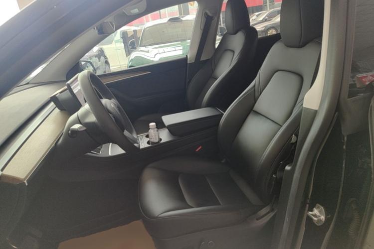 Tesla Model Y 2023 #15 Tesla Model Y 2023 car image #15