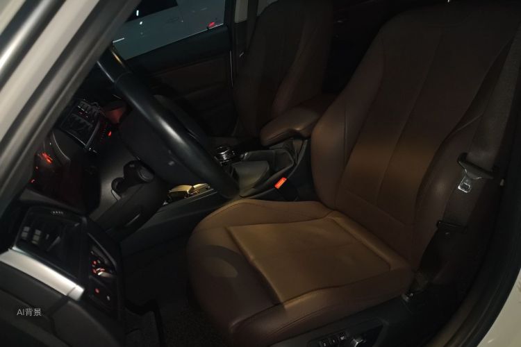 BMW 3 Series 2019 car image #17