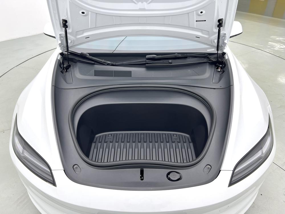 Tesla Model 3 2025 car image #10