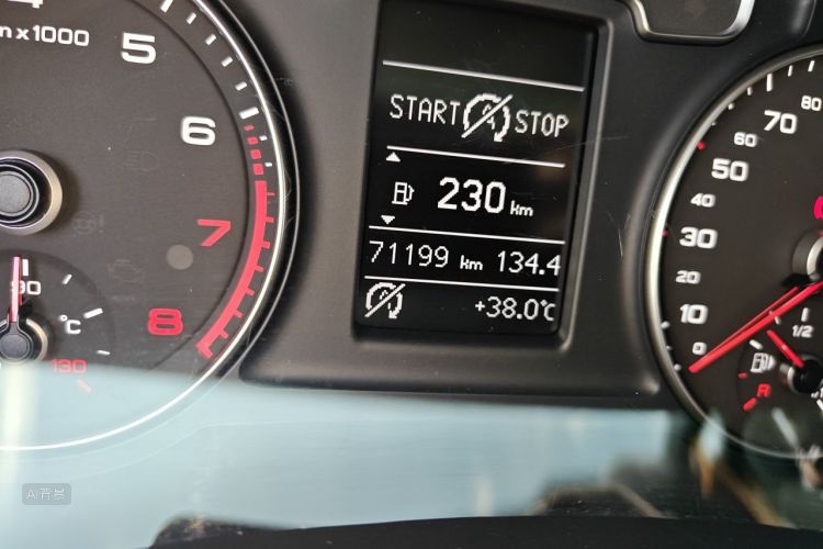 Audi Q3 2018 immagine di auto #14