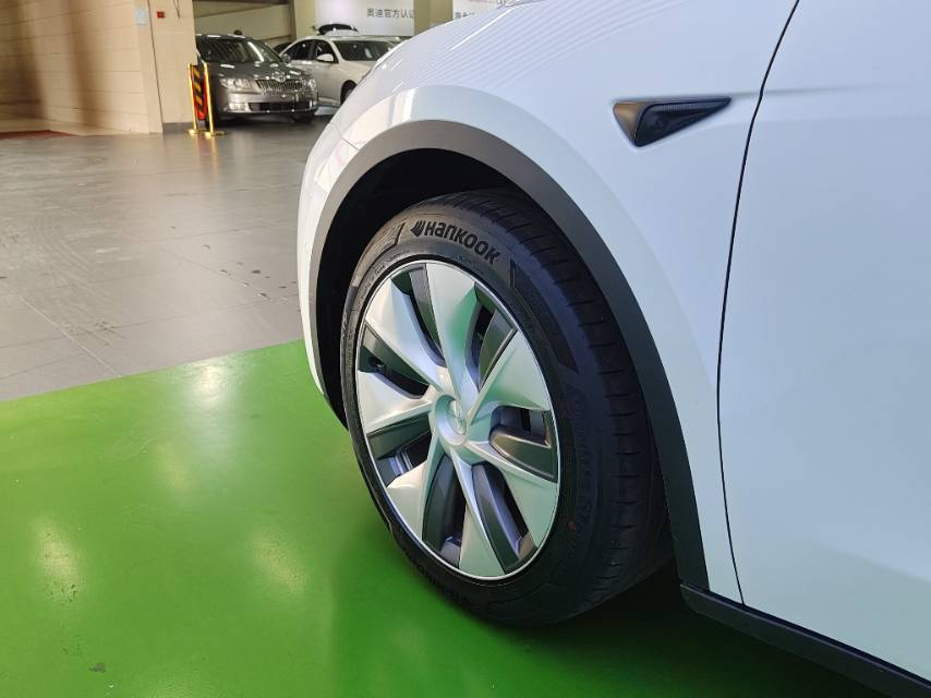 Tesla Model Y 2022 car image #6