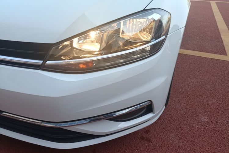 Volkswagen Golf 2018 car image #23