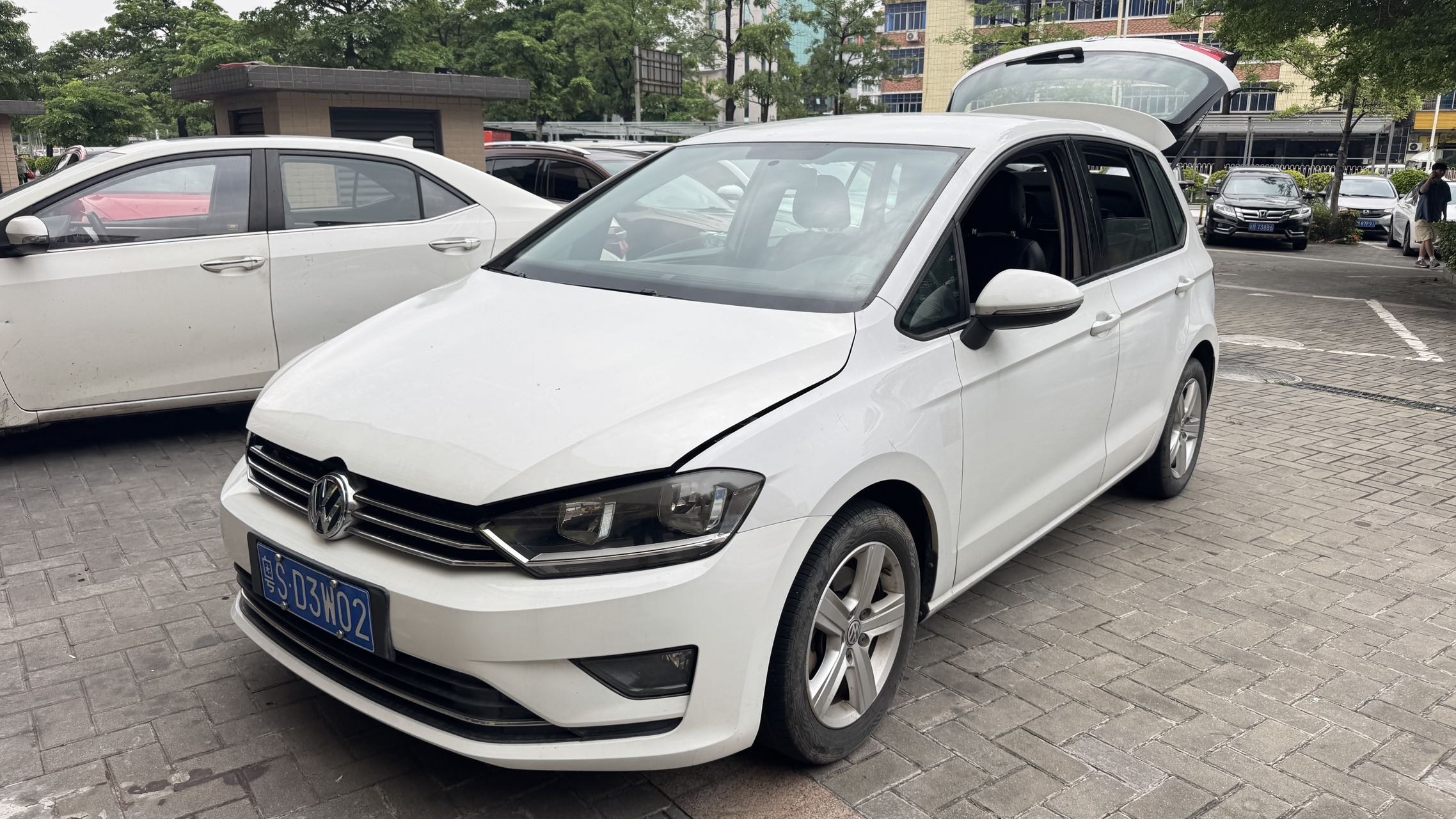 Volkswagen Golf Sportsvan 2017 Volkswagen Golf Sportsvan 2017 car image