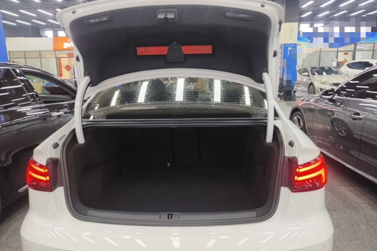 Audi A3 2018 car image #19