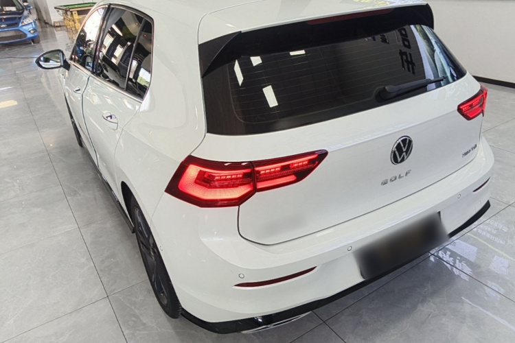 Volkswagen Golf 2022 car image #5