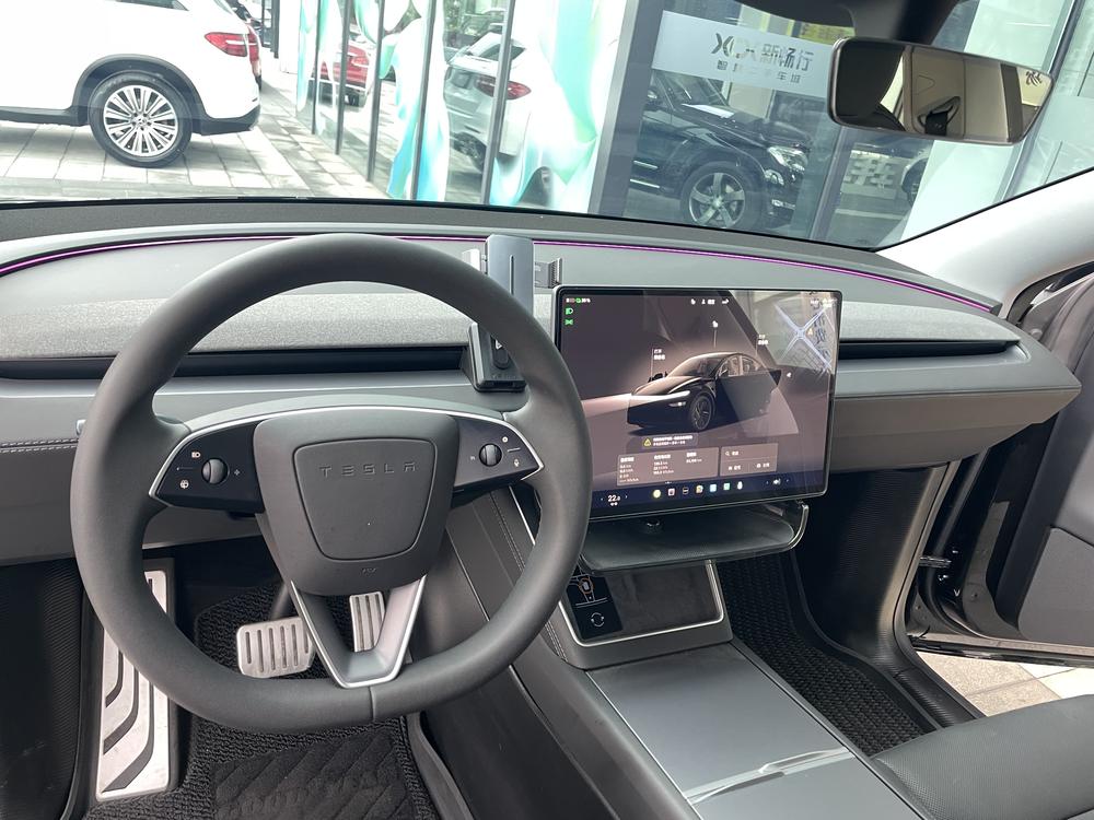 Tesla Model Y 2025 #13 Tesla Model Y 2025 car image #13