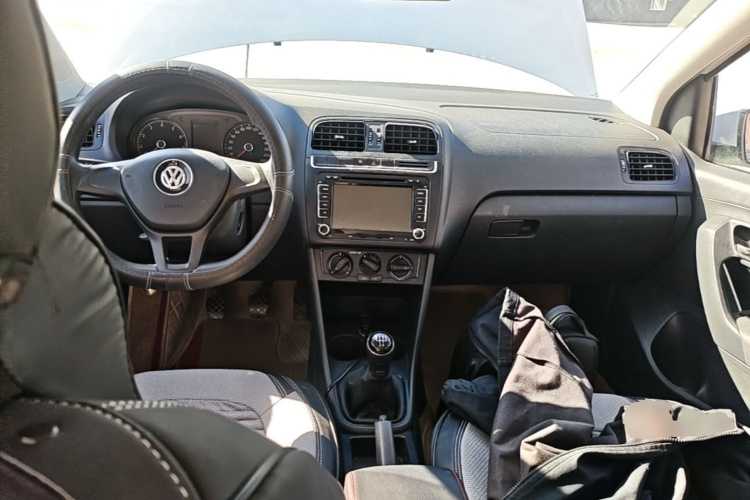Volkswagen Polo 2017 car image #10