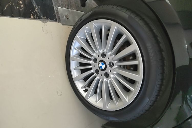 BMW 3 Series 2018 car image #10