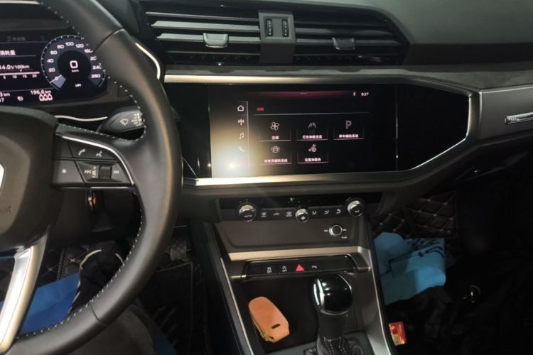 Audi Q3 2020 car image #13