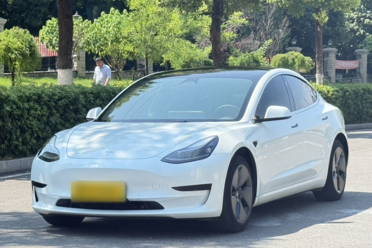 Tesla Model 3 2023 car image #2