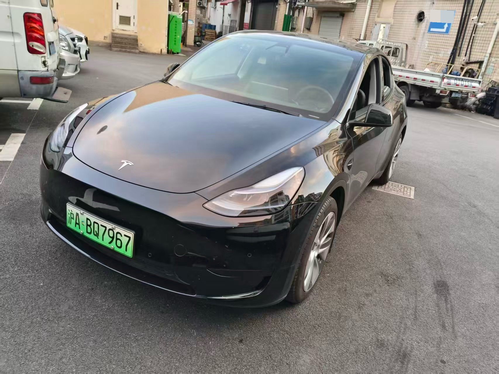 Tesla Model Y 2023 car image 