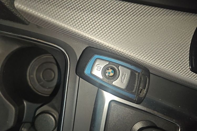 BMW 3 Series 2019 car image #9