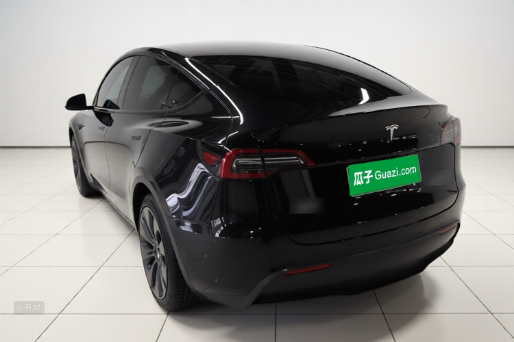 Tesla Model Y 2023 car image #5