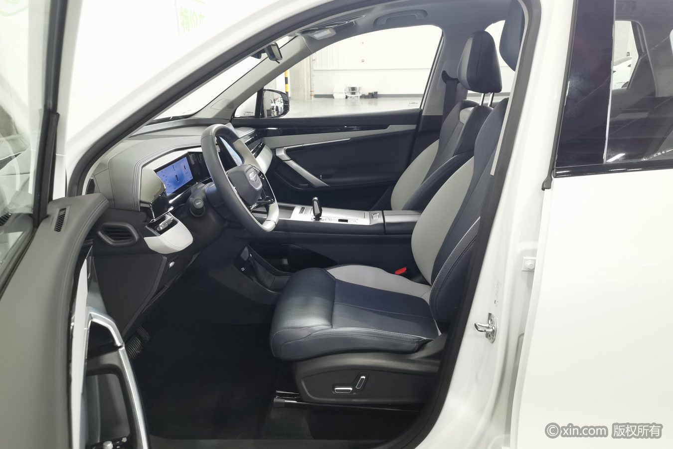GEELY Boyue L 2024 car image #10