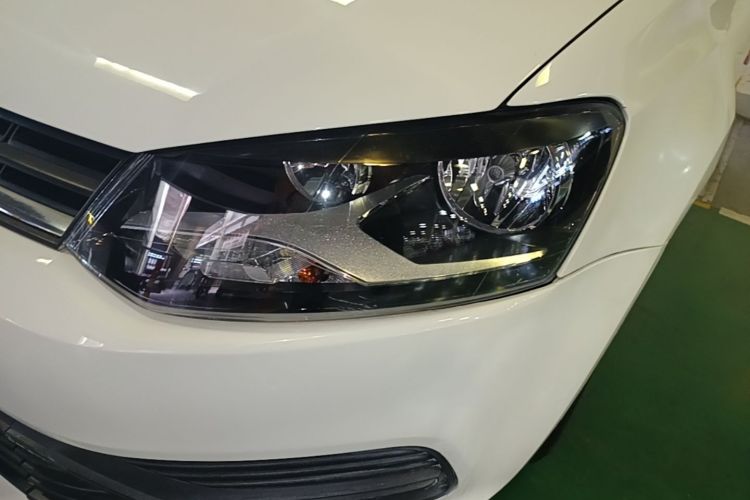 Volkswagen Polo 2017 car image #23