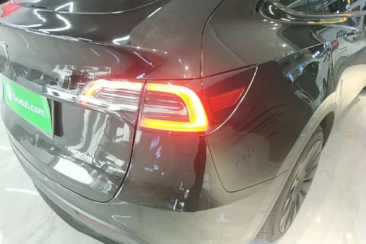 Tesla Model Y 2023 immagine di auto #8