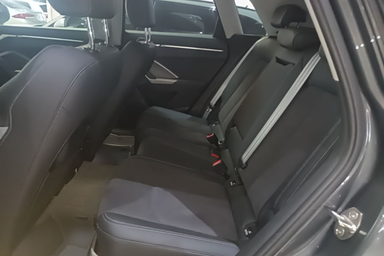Audi Q3 2023 car image #13