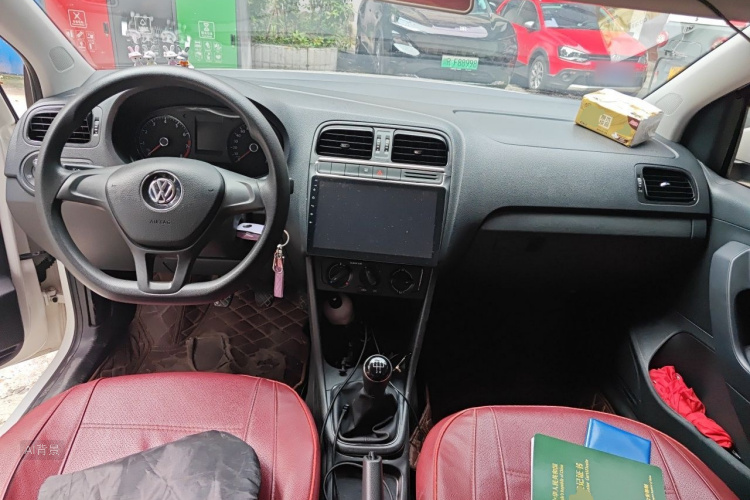 Volkswagen Polo 2017 car image #11