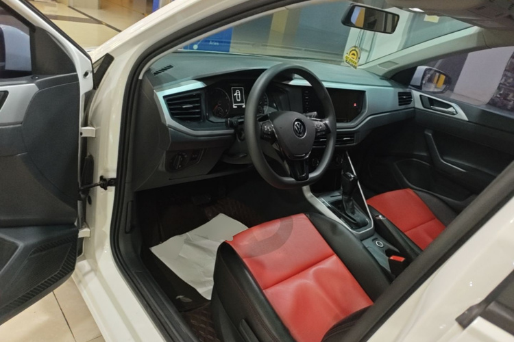 Volkswagen Polo 2022 car image #16