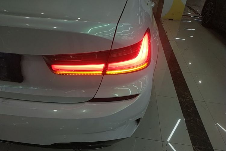 BMW 3 Series 2021 car image #8