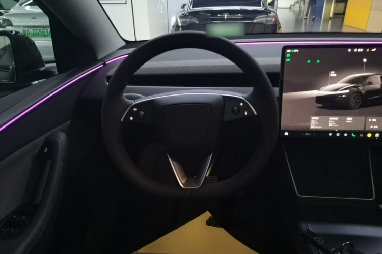 Tesla Model Y 2025 #11 Tesla Model Y 2025 car image #11