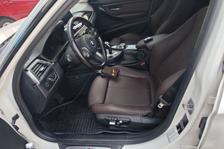 BMW 3 Series 2019 car image #15