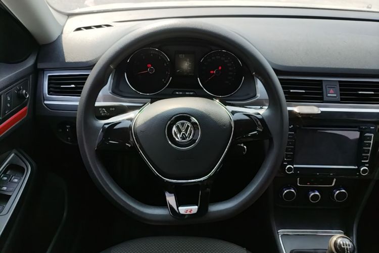 Volkswagen Bora 2017 car image #11