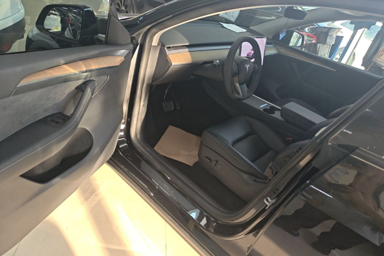 Tesla Model Y 2023 #16 Tesla Model Y 2023 car image #16