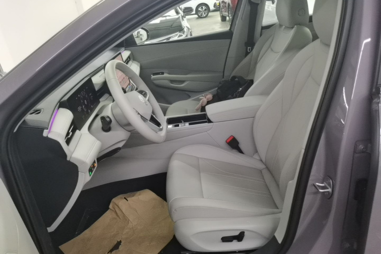 2025 car image #15