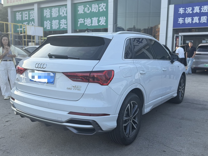 Audi Q3 2023 car image #5