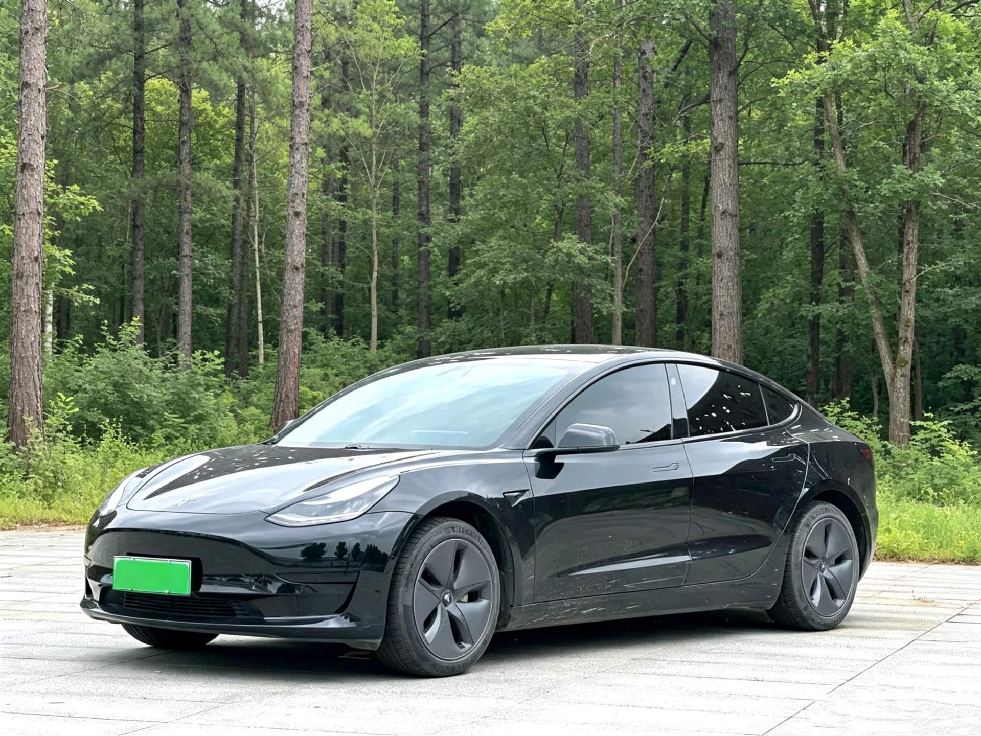 Tesla Model 3 2020 car image 