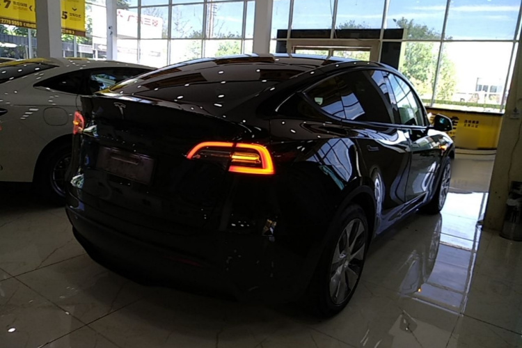 Tesla Model Y 2011 #5 Tesla Model Y 2011 immagine di auto #5
