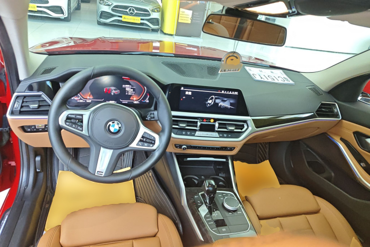 BMW 3 Series 2020 car image #11
