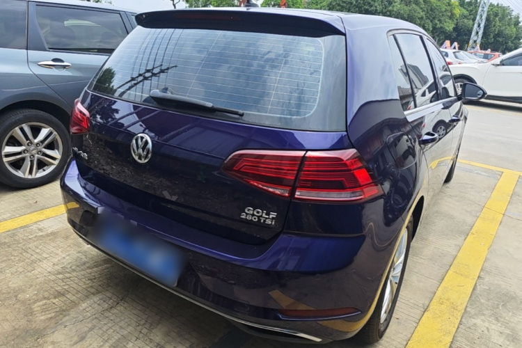 Volkswagen Golf 2019 car image #7