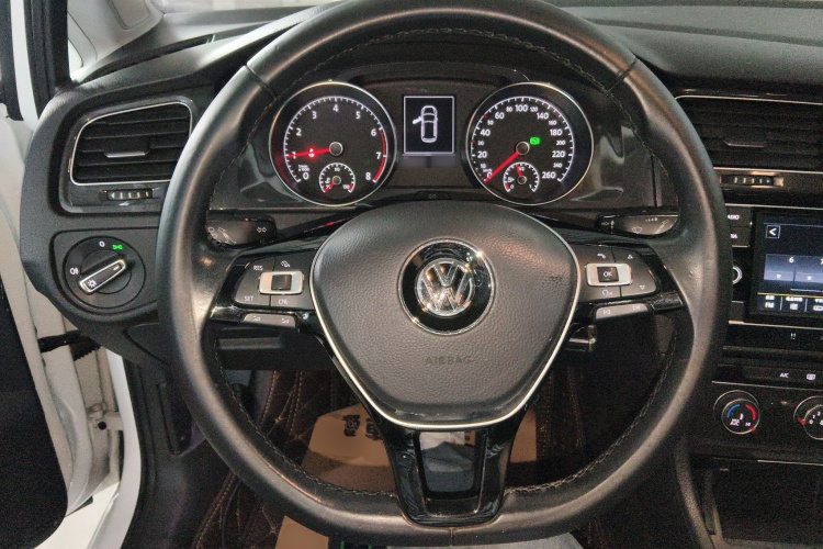 Volkswagen Golf 2018 صورة سيارة #11