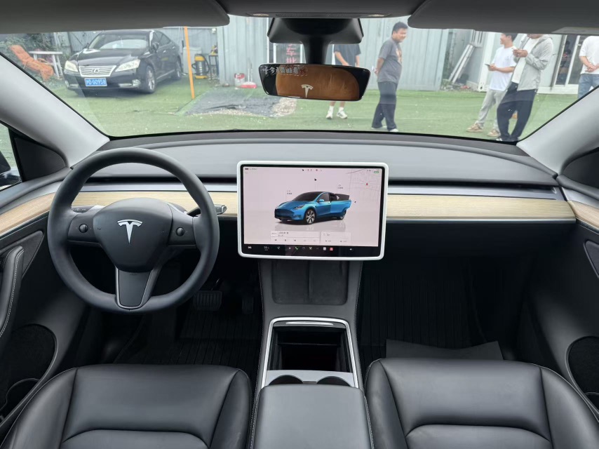 Tesla Model Y 2023 #6 Tesla Model Y 2023 car image #6