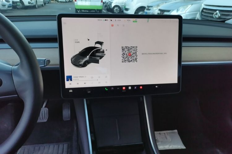 Tesla Model 3 2020 car image #13