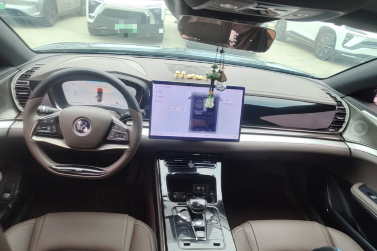BYD Han 2024 car image #11