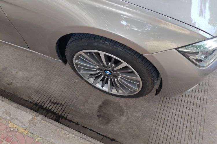 BMW 3 Series 2019 car image #9