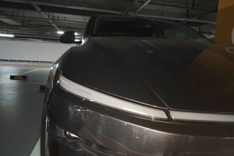 Tesla Model Y 2025 car image #8