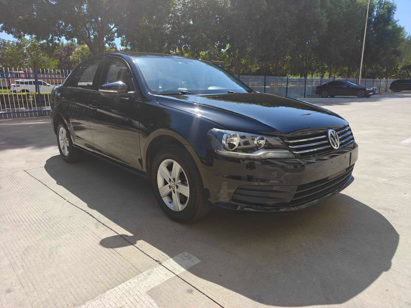 Volkswagen Bora 2013 car image #2