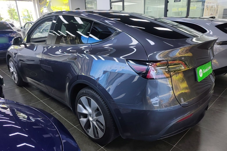 Tesla Model Y 2022 immagine di auto #5