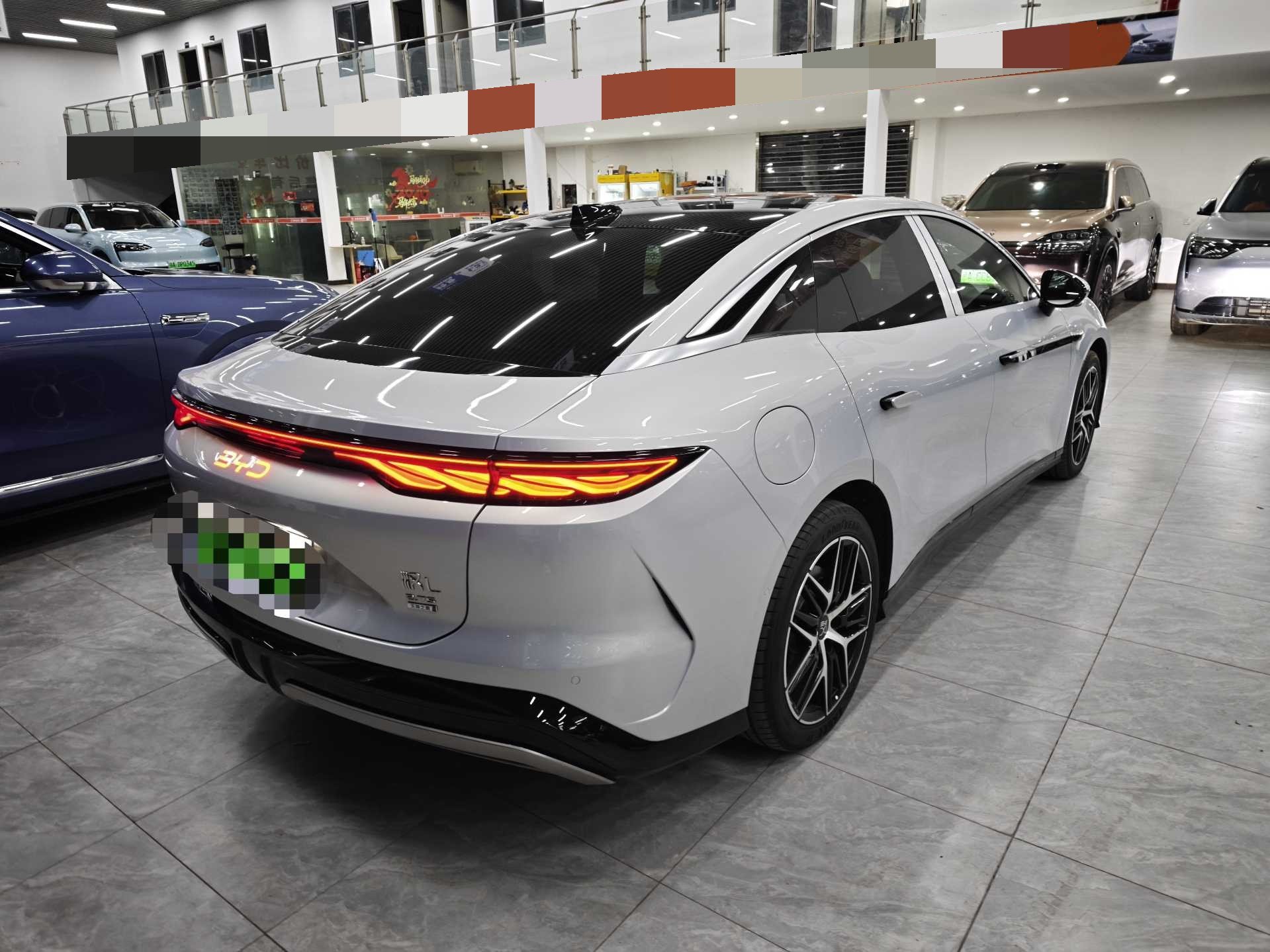 BYD HanL 2025 صورة سيارة #6