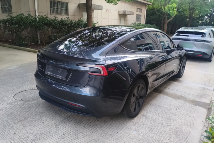 Tesla Model 3 2025 car image #5